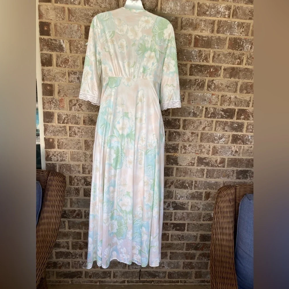 2 Piece Vintage CHEVETTE Nightgown Robe Floral Size M/L ILGWU